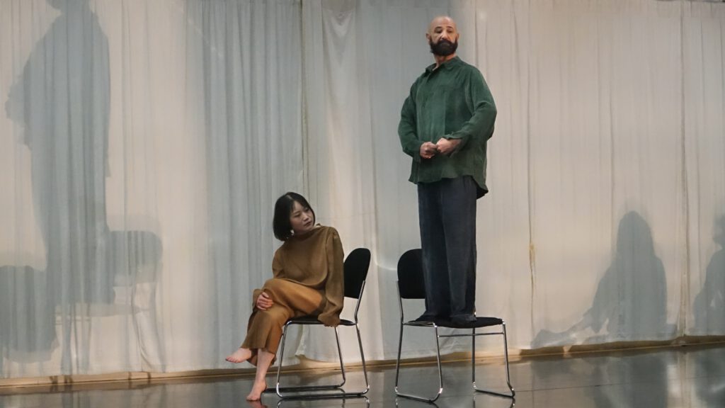 Dancers working together in a Tanztheater studio